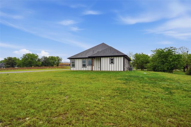 420 E Ball Street, Tom Bean, TX 75491