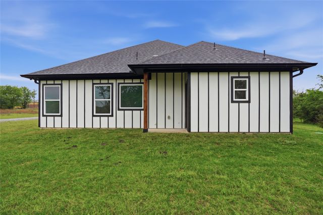 420 E Ball Street, Tom Bean, TX 75491