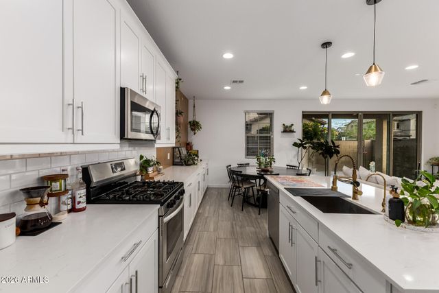 9916 E TEXAS Avenue, Mesa, AZ 85212