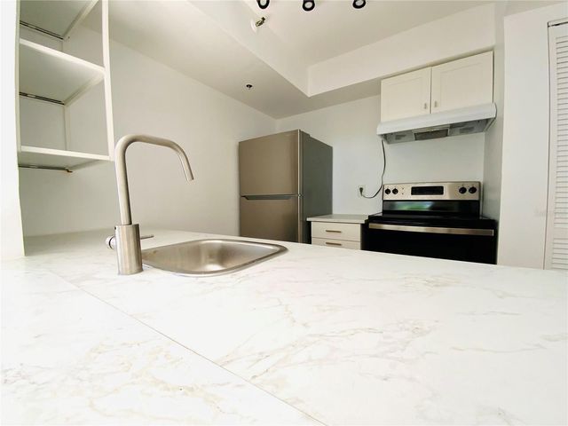 7200 E BANK DRIVE, Tampa, FL 33617