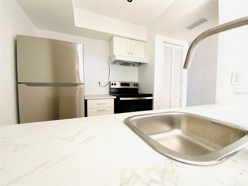 Image 8 of property listing at 7200 E BANK DRIVE, Tampa, FL 33617