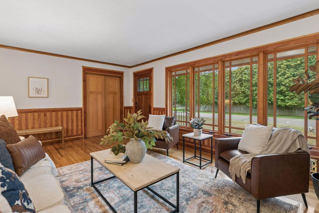 18910 Harrogate Drive, Eden Prairie, MN 55346