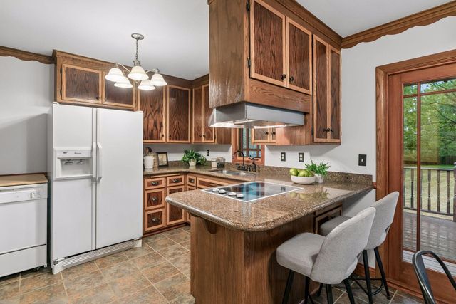 18910 Harrogate Drive, Eden Prairie, MN 55346