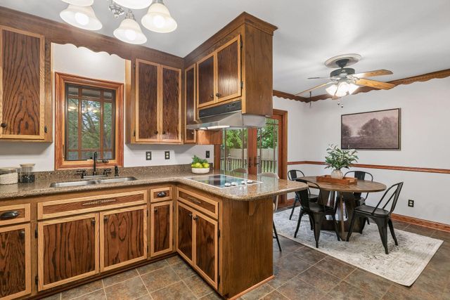 18910 Harrogate Drive, Eden Prairie, MN 55346