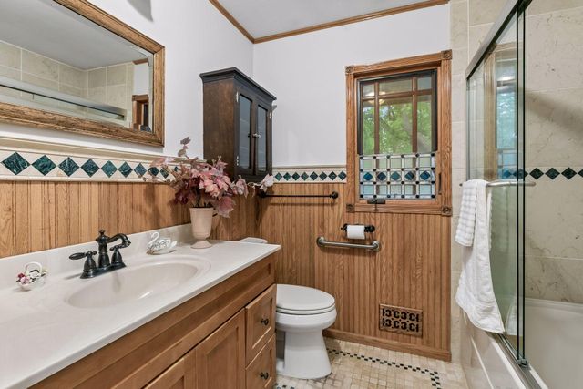 18910 Harrogate Drive, Eden Prairie, MN 55346