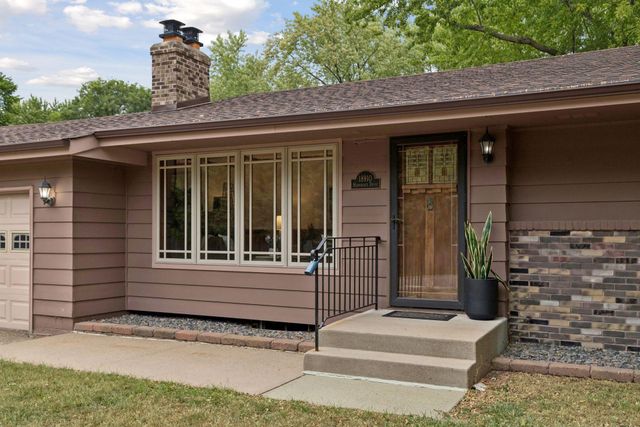 18910 Harrogate Drive, Eden Prairie, MN 55346