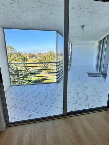 3980 Oaks Clubhouse Drive 405, Pompano Beach, FL 33069