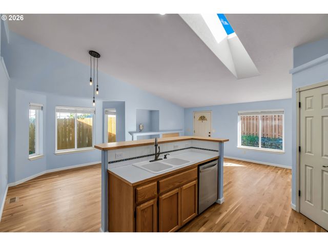 1558 Se JASMINE Way, Gresham, OR 97080