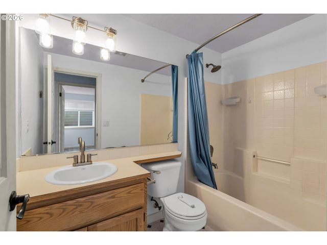 1558 Se JASMINE Way, Gresham, OR 97080
