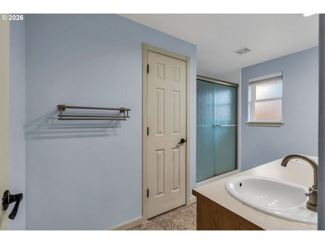 1558 Se JASMINE Way, Gresham, OR 97080