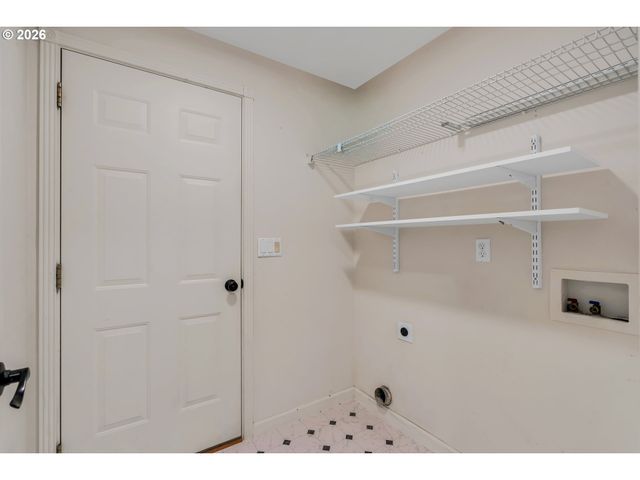 1558 Se JASMINE Way, Gresham, OR 97080
