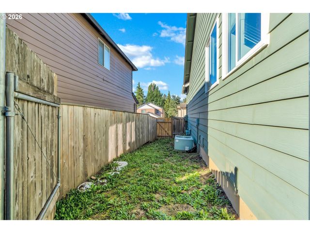 1558 Se JASMINE Way, Gresham, OR 97080