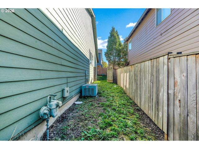 1558 Se JASMINE Way, Gresham, OR 97080