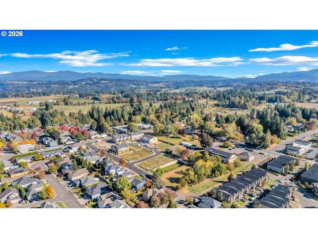 1558 Se JASMINE Way, Gresham, OR 97080