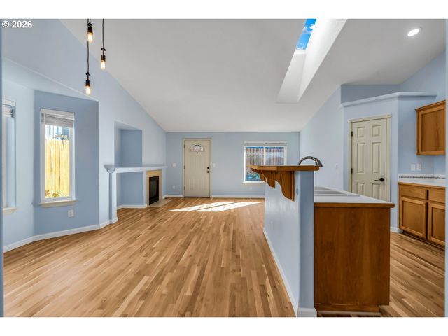 1558 Se JASMINE Way, Gresham, OR 97080