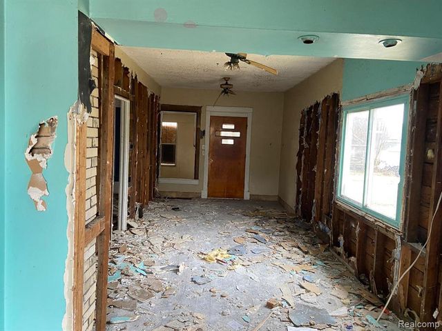 915 Stocker Avenue, Flint, MI 48503