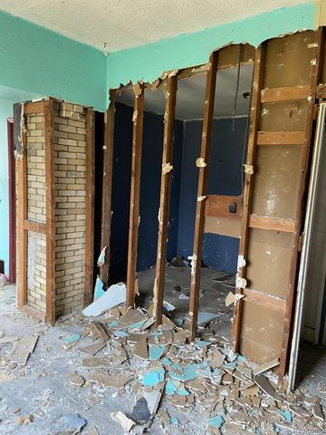 915 Stocker Avenue, Flint, MI 48503