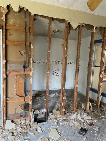 915 Stocker Avenue, Flint, MI 48503