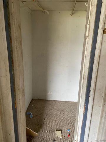 915 Stocker Avenue, Flint, MI 48503