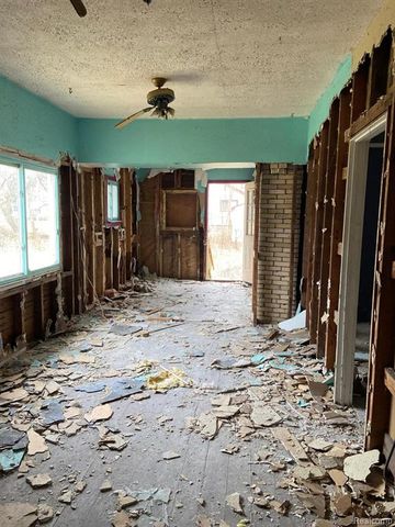 915 Stocker Avenue, Flint, MI 48503