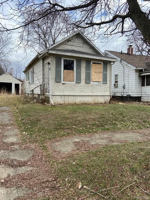 915 Stocker Avenue, Flint, MI 48503