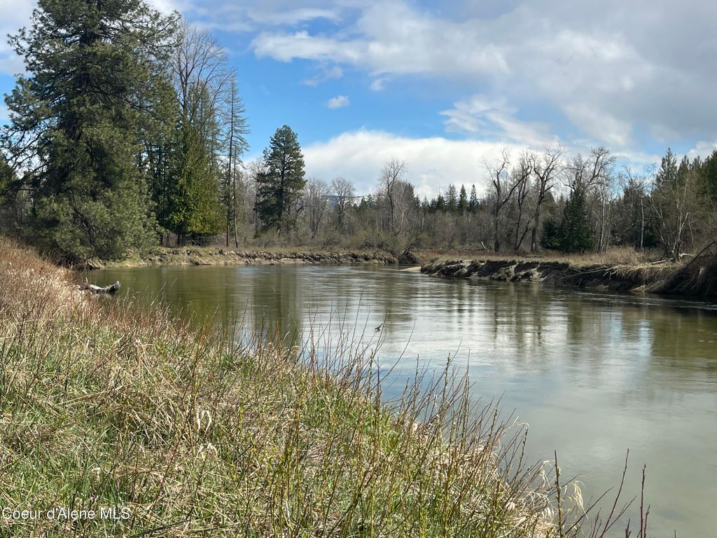 386 Hummingbird Dr, Sandpoint, ID 83864
