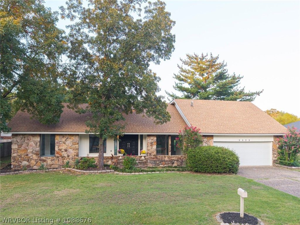 9609 Jenny Lind Road, Fort Smith, AR 72908