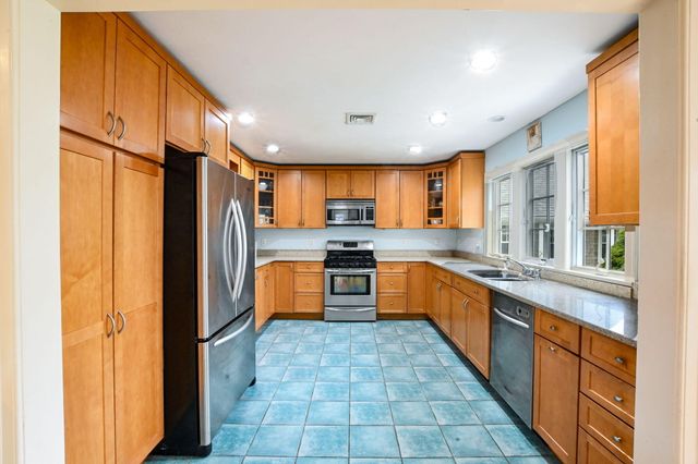 400 Davisville Road, East Falmouth, MA 02536