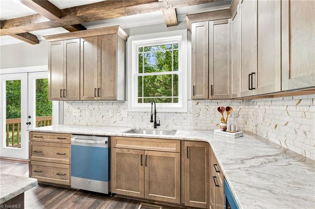 4814 Selwyn Drive, Winston-salem, NC 27104