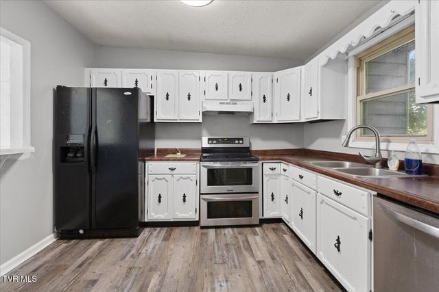 1208 Bair Vette Avenue, Johnson City, TN 37604