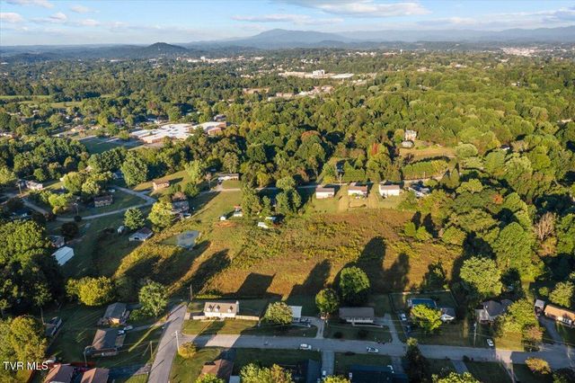 1208 Bair Vette Avenue, Johnson City, TN 37604