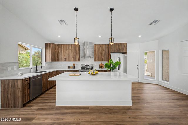 6425 W Irma Lane, Glendale, AZ 85308