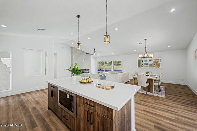 6425 W Irma Lane, Glendale, AZ 85308
