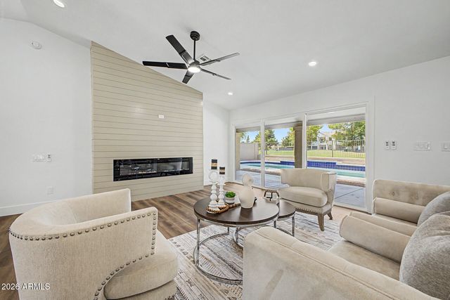 6425 W Irma Lane, Glendale, AZ 85308