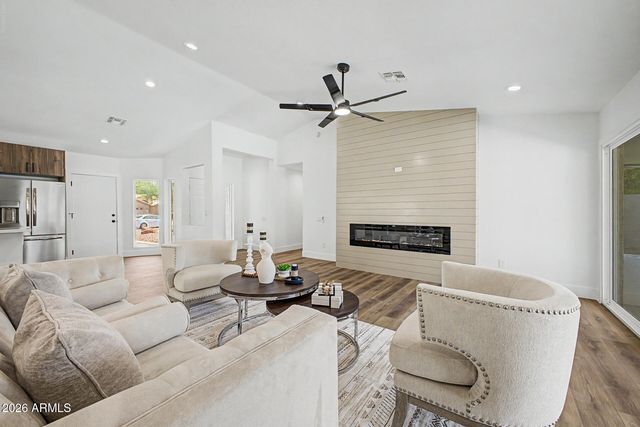 6425 W Irma Lane, Glendale, AZ 85308