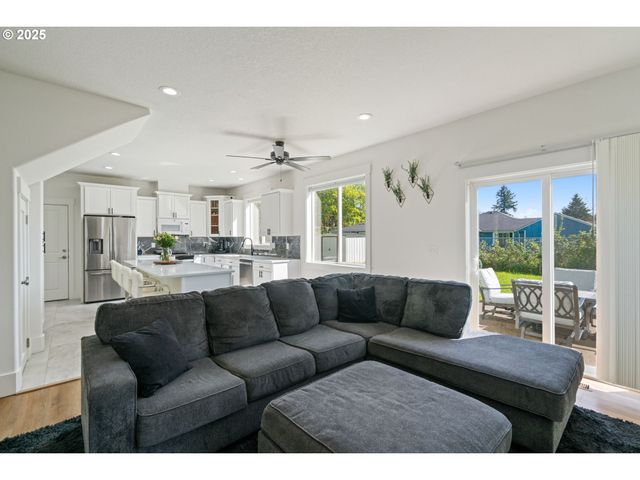 11122 Se MELANIA Ct, Portland, OR 97266