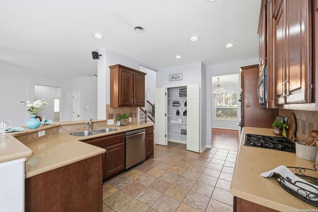 9116 Perdernales Rio, Helotes, TX 78023
