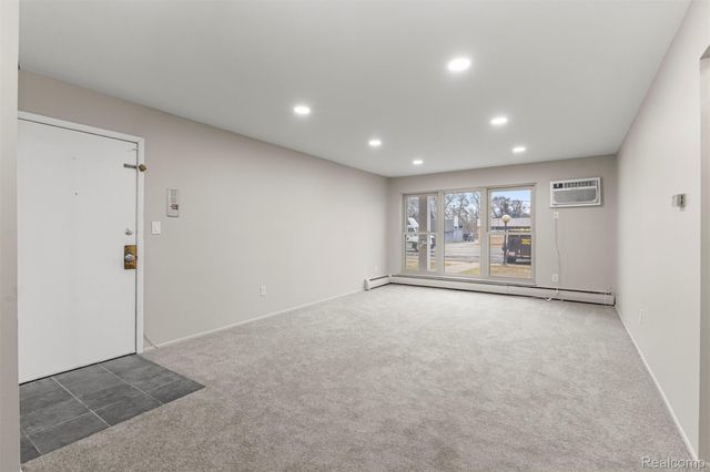 26305 W 7 Mile Road 101, Redford Charter Township, MI 48240