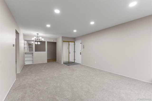 26305 W 7 Mile Road 101, Redford Charter Township, MI 48240