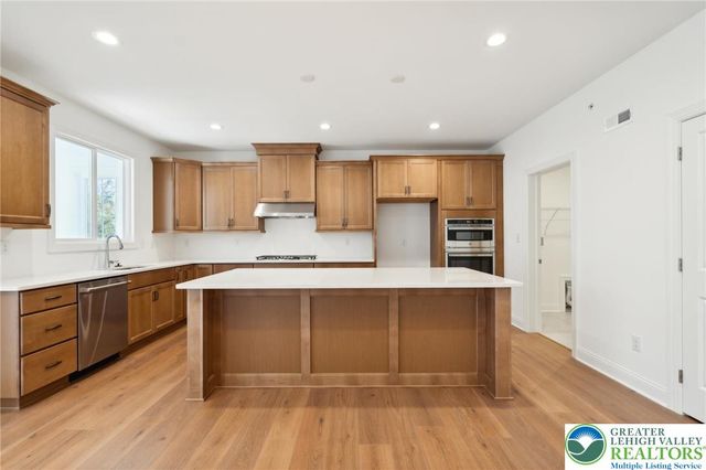 5397 Red Oak Drive, Upper Saucon Twp, PA 18036