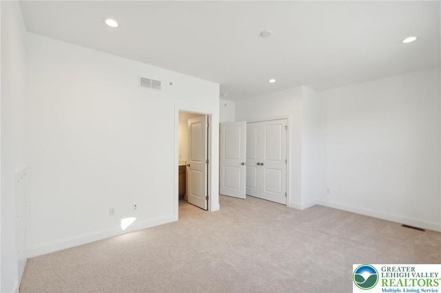 5397 Red Oak Drive, Upper Saucon Twp, PA 18036