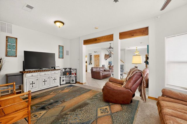 2402 Lakeview Road SW, Albuquerque, NM 87105