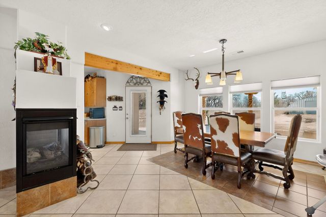 2402 Lakeview Road SW, Albuquerque, NM 87105