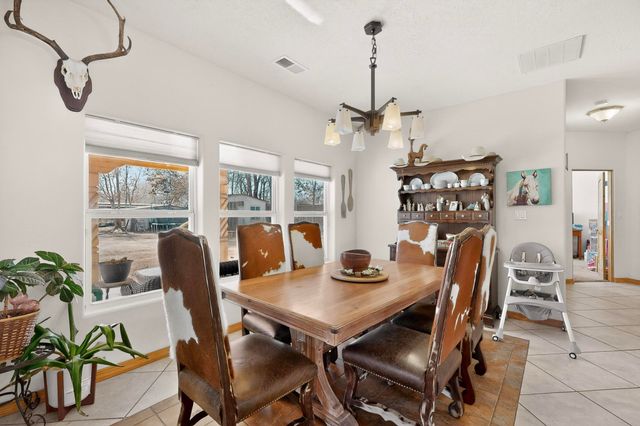 2402 Lakeview Road SW, Albuquerque, NM 87105