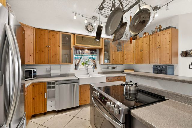 2402 Lakeview Road SW, Albuquerque, NM 87105