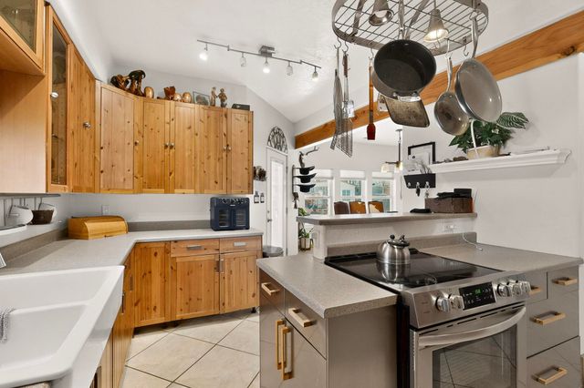 2402 Lakeview Road SW, Albuquerque, NM 87105