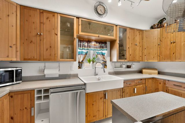 2402 Lakeview Road SW, Albuquerque, NM 87105