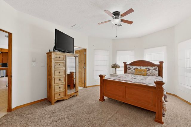 2402 Lakeview Road SW, Albuquerque, NM 87105