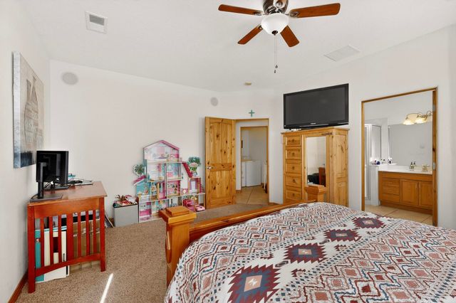 2402 Lakeview Road SW, Albuquerque, NM 87105