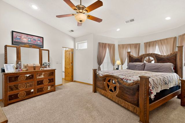 2402 Lakeview Road SW, Albuquerque, NM 87105